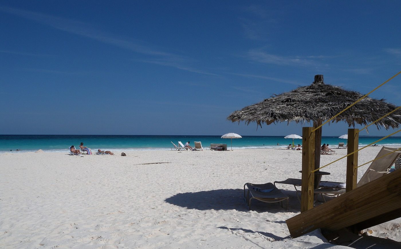 Thatched umbrella and loungers on Pink Sands Beach, Harbour Island